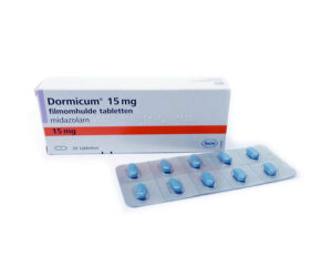 Afbeelding van een doosje met een strip Dormicum 15 mg van Roche, een slaapmiddel voor de behandeling van acute slapeloosheid.