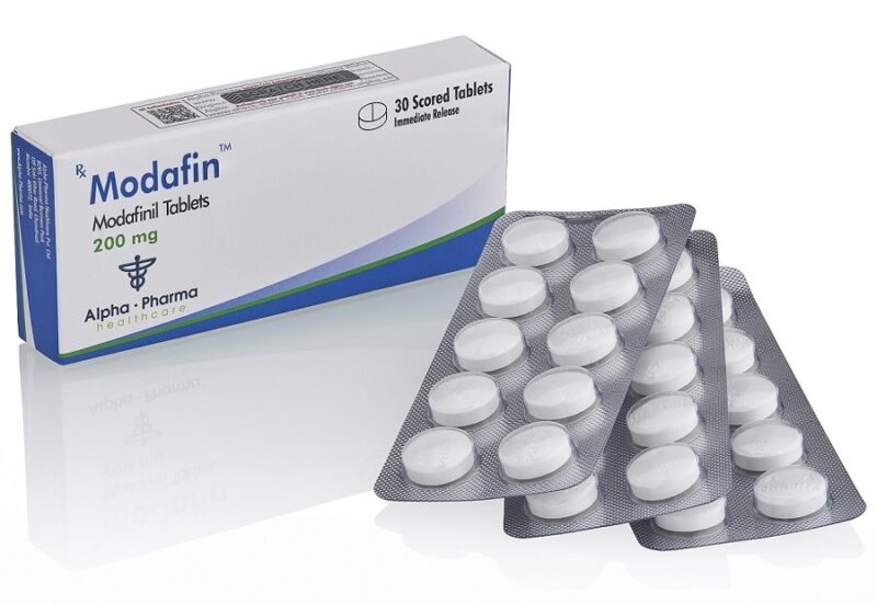 Afbeelding van een doosje met een strip Modafinil 200 mg, een medicijn voor de behandeling van narcolepsie en andere slaapstoornissen.